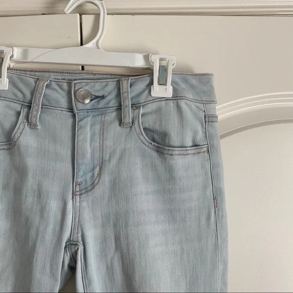 American Eagle Light-wash Ripped Jeans - Picture 5 of 12